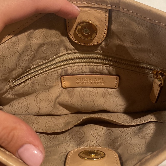 Michael Kors Crossbody - Picture 3 of 4